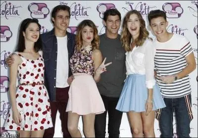 De qui Violetta était-elle amoureuse en premier lieu ?