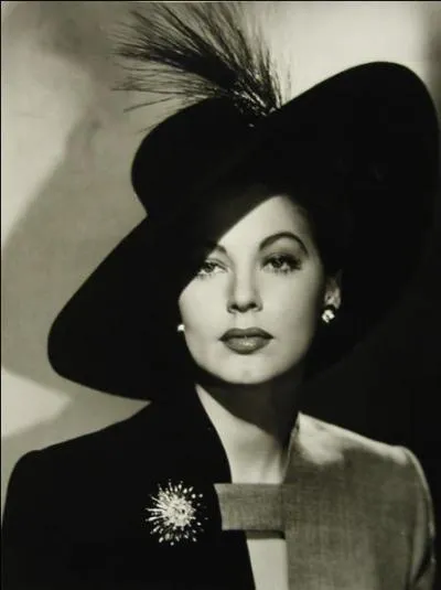 Janvier : Qui a chanté ''La Beauté d'Ava Gardner'' en hommage à cette actrice ?