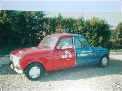 Quelle est cette voiture bizarre ?