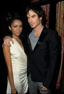 [ Pour que se soit un couple il faut qu'il y ait plus qu'un bisous ! ] Est-ce que ce couple a exist ? ( Bonnie et Damon )