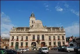 Nous commençons cette nouvelle promenade par une visite de la ville d'Aire-sur-la-Lys. Nous sommes en région ...