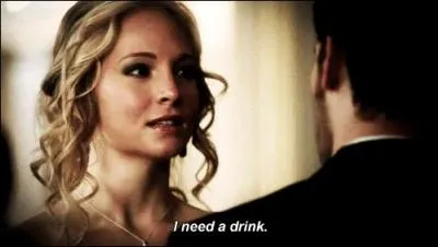 Qui a transformé Caroline Forbes en vampire ?