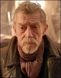 Qui joue le rôle du war doctor ?