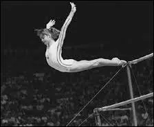 Elle fut la première à obtenir une note de 10/10 en gymnastique aux jeux Olympiques.