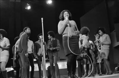 En 1967, « Oh Happys Days » apparaît. C'est un arrangement gospel provenant d'un hymne religieux du XVIIIe siècle. Plusieurs reprises ont été faites dont une par Whoopi Goldberg ou par Joan Baez. Qui est à l'origine de cette chanson ?