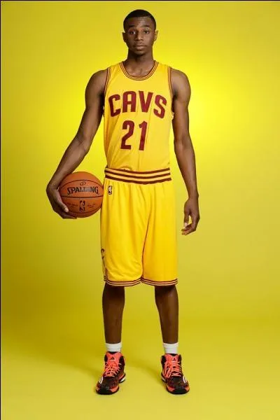 Il est choisi en première position par les Cavaliers mais est transférer aux Timberwolves. Qui est-ce ?