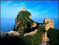 La grande muraille de Chine est visible depuis la lune.