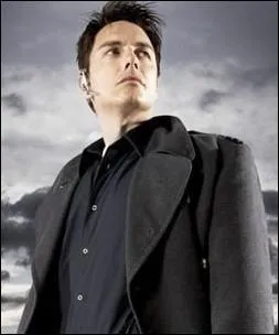 Comment se nomme le chef de l'équipe de Torchwood ?