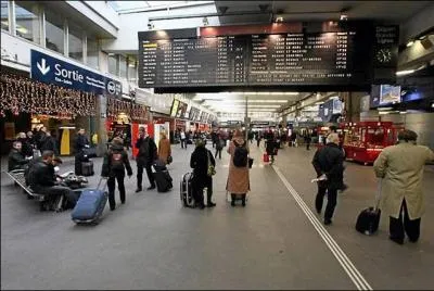 Vous êtes dans la région Ile-de-France, plus précisément à Paris et vous souhaitez rejoindre votre grand-mère qui habite Bordeaux, quelle gare devez-vous emprunter ?