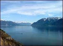 Comme vous le savez sûrement, le lac Léman est le plus grand lac d'Europe occidentale. Mais combien fait-il de kilomètres ?