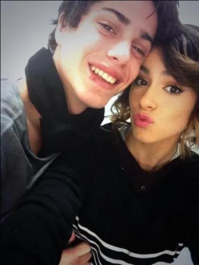 Comment s'appelle le frère de Martina Stoessel ?