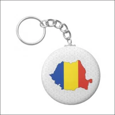 Pour trouver le nom du pays auquel appartient ce porte-clefs, voici un indice : Une créature de la nuit était censée y sévir !