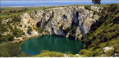 Où se trouve le gouffre de l'Oeil-Doux, en plein massif de la Clape ?