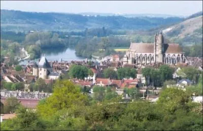 Des quatre départements proposés, lequel n'est pas limitrophe de celui de l'Yonne ?