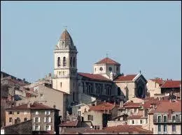 Nous commençons ce nouveau voyage par une visite de la ville rhônalpine d'Annonay. Nous nous rendons dans le département ...