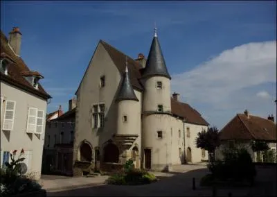 Quelle ville ne se situe pas en Saône-et-Loire ?