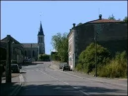 Nous traversons la commune Meusienne de Baudignécourt. Nous sommes en région ...