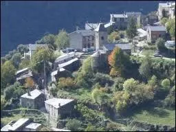 Petit village Catalan de 48 habitants, Canaveilles se situe en région ...