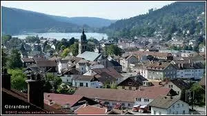 Je vous emmène à Gérardmer (Vosges). Quelle fleur y est à la fête tous les deux ans ?