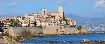 Nous commençons cette nouvelle promenade par une visite de la ville d'Antibes. Pour ce faire, nous devons nous rendre dans le département ...