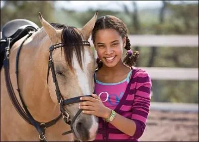 Comment s'appelle le cheval de Carole ?