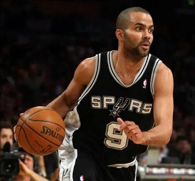 Le plus grand basketteur français de tous les temps sera toujours un "Spurs" cette saison, ainsi il va entamer cette année sa ___ saison de NBA.