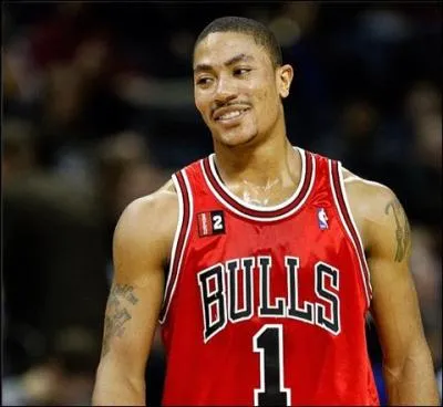 Cette année devrait marquer le retour de Derrick Rose du côté de Chicago, en tout cas le meneur triplement All Star sera attendu au tournant après un Championnat du monde très décevant cet été. En quelle année Rose a-t-il été élu MVP avec les Bulls ?