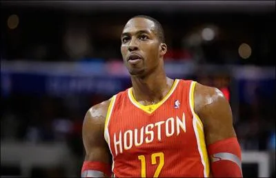 Voil maintenant trois ans que Dwight Howard a quitt Orlando, et deux ans qu'il joue pour les Rockets, depuis ce temps il peine  retrouver l'impact qu'il avait lors de ses jeunes annes mais ses multiples blessures au dos y sont pour beaucoup. Combien de fois a-t-il t nomm meilleur dfenseur de la ligue ?