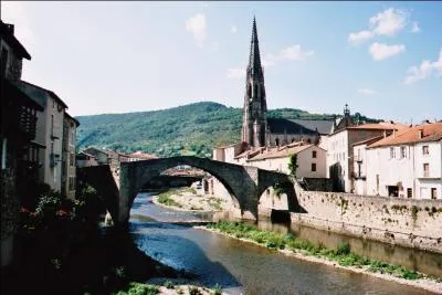 Votre tante Thérèse vous invite pour ses cinquante ans de mariage dans sa ville de Saint-Affrique, dans quel département devez-vous vous rendre ?