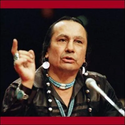 En 2007, une délégation dirigée par Russell Means a proclamé son indépendance et remis une note en ce sens au Département d'Etat de Washington. De qui s'agit-il ?