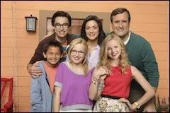 Parmi ces acteurs de "Liv et Maddie", qui a joué dans "Sing It Loud" ?