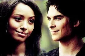 Où se retrouvent coincés Damon et Bonnie au début de la saison ?