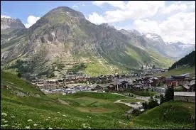 Dans quel département français la station de Val d'Isère se situe-t-elle ?