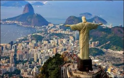 De la plage de Copacabana ou du sommet du Corcovado, avec tous les Cariocas : "Feliz Natal ! ". Où suis-je ?