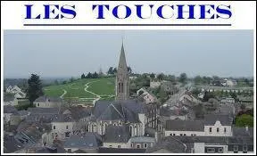 Nous commençons cette nouvelle balade dans les Pays-de-la-Loire. Je vous emmène visiter la communes des Touches, située dans le département ...