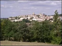 Pour commencer, je vous emmène à Aurignac, commune midi-pyrénéenne située dans le département ...