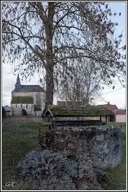 Nous commençons par une visite de Coulours, commune bourguignonne située dans le département ...