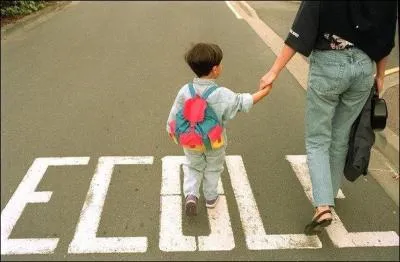 Demain ... Ludovic à l'école, tu n'oublieras pas d'aller le chercher à 17h.