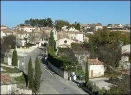 Nous débutons cette balade par une visite de Belcodène. Commune de la région P.A.C.A., elle se situe dans le département ...