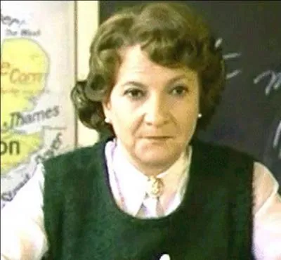 Quelle matière enseigne Marthe Villalonga, dans le lycée fréquenté par les deux héroïnes du film de Diane Kurys, "Diabolo Menthe" ?