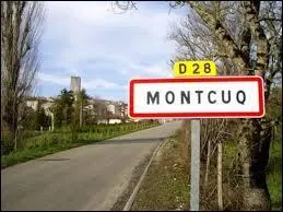 Qui a rendu célèbre le village de Montcuq ?