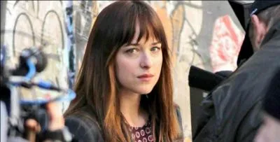 Quel âge a Anastasia Steele ?