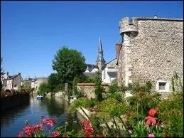 Nous commençons par une visite de Bonneval, ville Eurélienne située en région ...