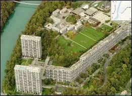 Cette ville se trouve dans le canton de Genève. Quel est son nom ?