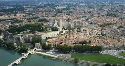 C'est 'La cité des papes', pas besoin de vous faire une bulle.