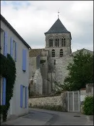 Nous débutons par une visite de Chaniers. Parfois surnommée la "commune aux cent villages", cette ville de l'aire urbaine de Saintes se situe en région ...