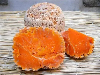 On utilise le même colorant pour la mimolette et ... .