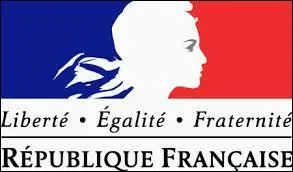 Dans quel article de la constitution française trouve-t-on inscrit la devise "Liberté, Égalité, Fraternité" ?