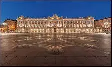 Le Capitole est un des monuments de la Ville Rose. Pour le voir, rendez-vous à ...