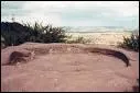 Sur le mont Saint-Michel, qui surplombe Saint-Jean-Saverne, se trouve le "heksekreiss", bassin circulaire de 4m60 de diamètre découpé dans la roche. Où est-il ?